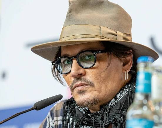 Johnny Depp obrazem: Od zářivého mladíka a nejkrásnějšího muže planety po vyžilého seladona, který neví co se životem