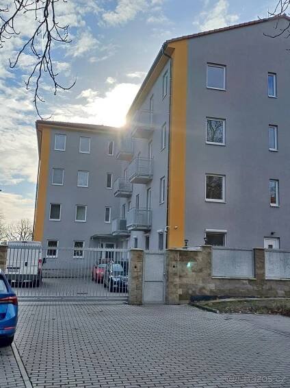 Pronájem bytu Milovice 1+kk, 39 m2 včetně balkonu - Nymburk