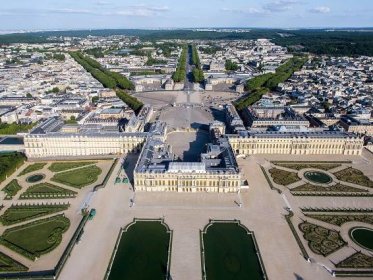 Soubor:Vue aérienne du domaine de Versailles par ToucanWings - Creative Commons By Sa 3.0 - 073.jpg
