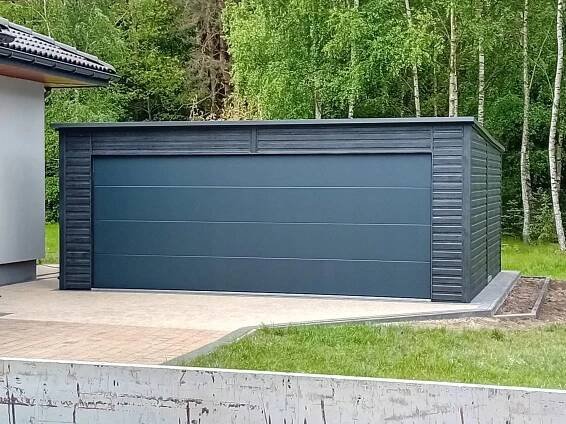 Plechová garáž 6x5 segmentová brána jednospádová střecha dřevěná grafit Způsob otevírání vrat zvedací brána