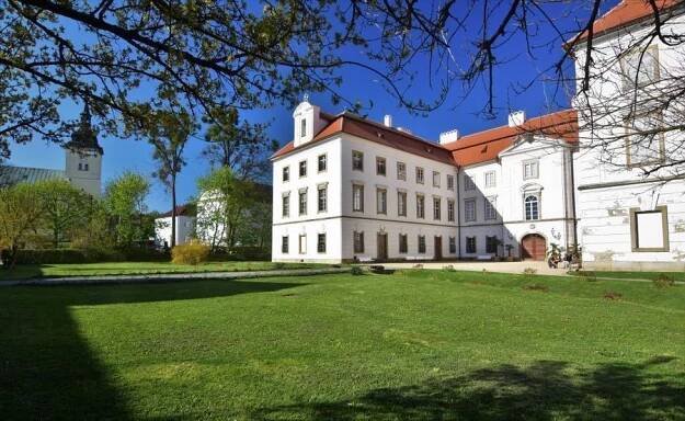 Poznejte Vizovice, město v lůně Valašska se zámkem, pečivem i slivovicí
