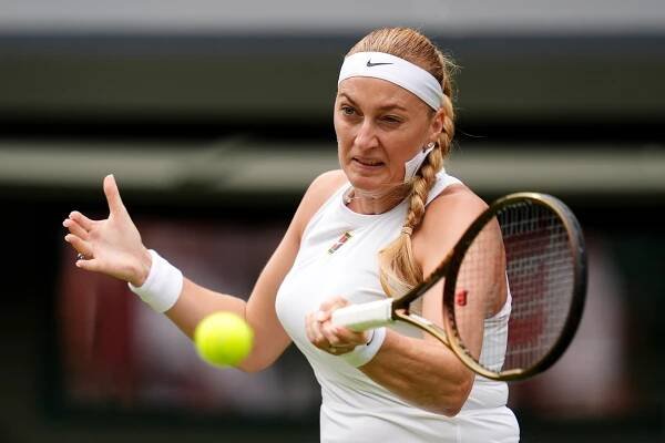 Česko-čínský Wimbledon. Siniaková slaví, Muchová se dál trápí
