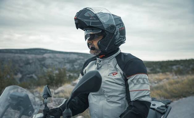 Vyklápěcí přilba SCHUBERTH C5 Globe Black | Geneze