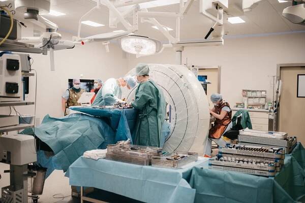 Špičková péče o páteř a rekordní počet operací, to je neurochirurgie Nemocnice České Budějovice