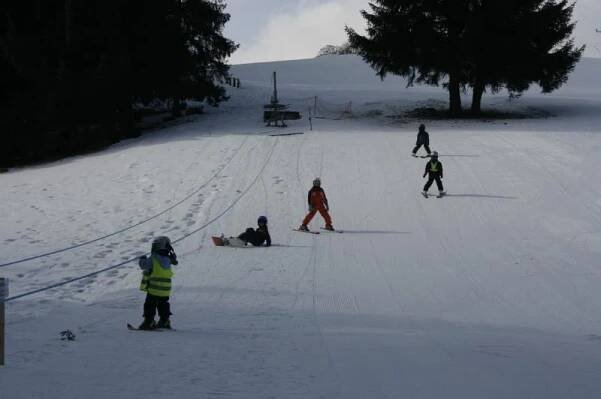 Ski areál Hluboká - informace a mapa