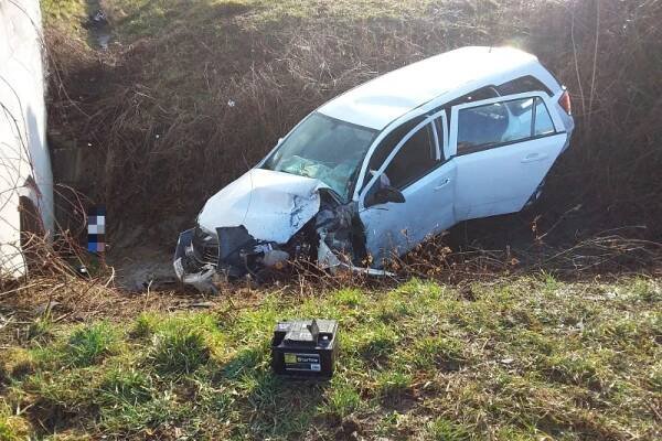 Tento týden již druhé auto v potoce - ZLIN.CZ