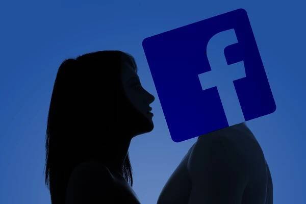 If you’re in love with Facebook, you’re probably single