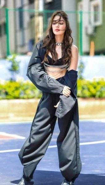 Roadies fame Rhea Chakraborty’s chic and trendy looks