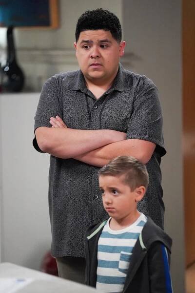 Rico Rodriguez and Jeremy Maguire in Taková moderní rodinka (2009)