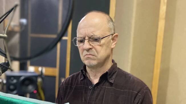 Hanuš Bor při natáčení dramatizace Hlavního přelíčení od Karla Poláčka | foto: Vláďa Slezák,  Český rozhlas