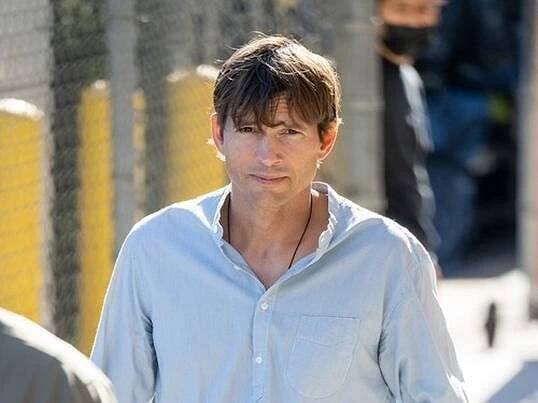 Dva roky zpátky nemohl kvůli vzácné nemoci chodit, teď se chystá na maraton: Ashton Kutcher zhubnul už 6 kilo