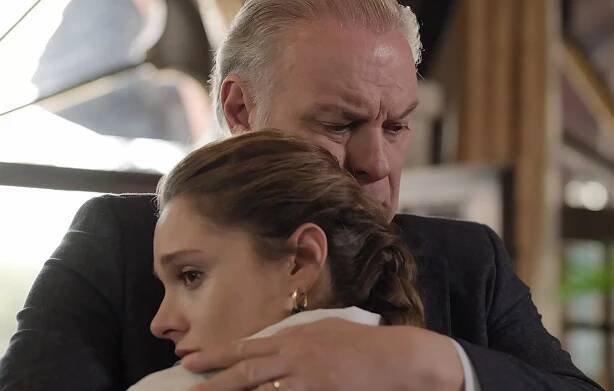 Hudutsuz Sevda - Episode 8 - Z filmu - Miray Daner, Burak Sergen