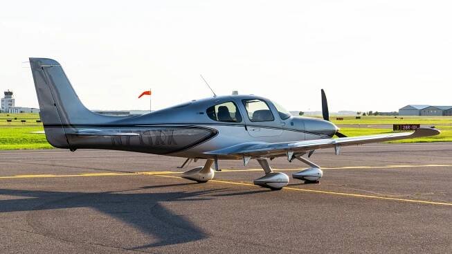 CIRRUS SR22 711XX