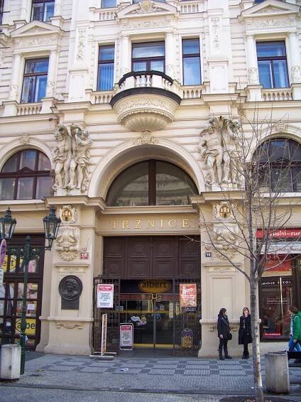 Soubor:Staroměstská tržnice, portál.jpg – Wikipedie