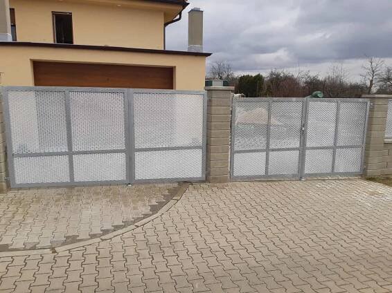 Vjezdové brány 76