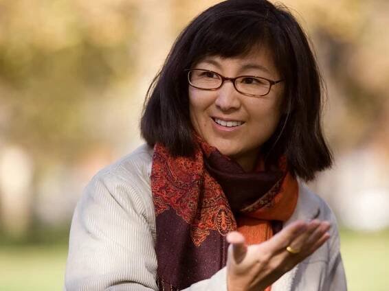 Maya Lin Biography - Childhood, Life Achievements & Timeline