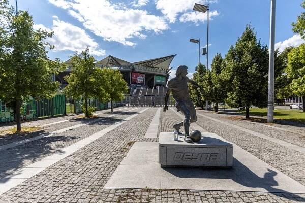 VIDEO: Tady se rozpoutá peklo. Baník jde dobýt stadion legendární Legie Varšava