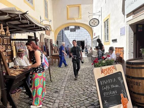 Průvody, dobové trhy i živé šachy. Krumlov ožije renesancí