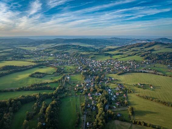 Galerie - Pohled na obec z dronu - Obec Veřovice - Obec Veřovice
