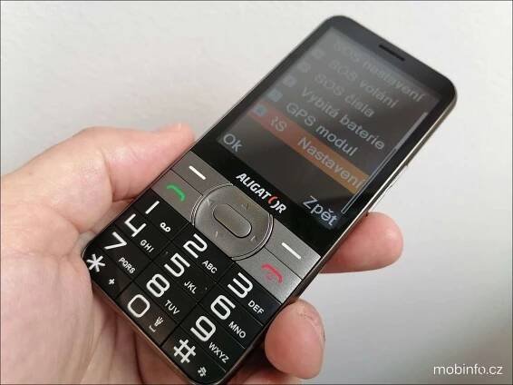 Aligator A900: seniorský mobil, který počítá kroky [recenze] – Mobinfo.cz
