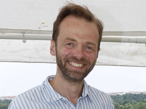 Po vzoru svého bratra: Lukáš Langmajer (41) se na dovolené nechal vyfotit téměř nahý