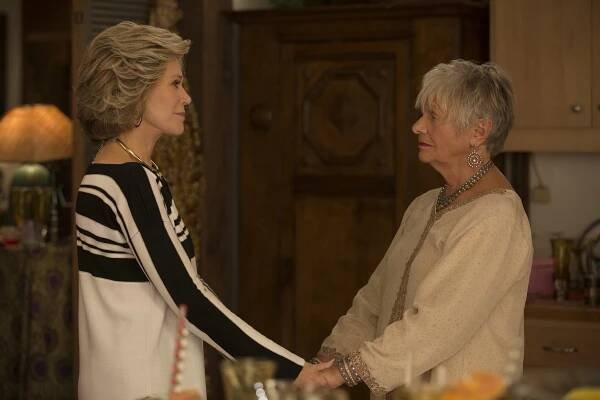 Grace a Frankie - Večírek - Z filmu - Jane Fonda, Estelle Parsons