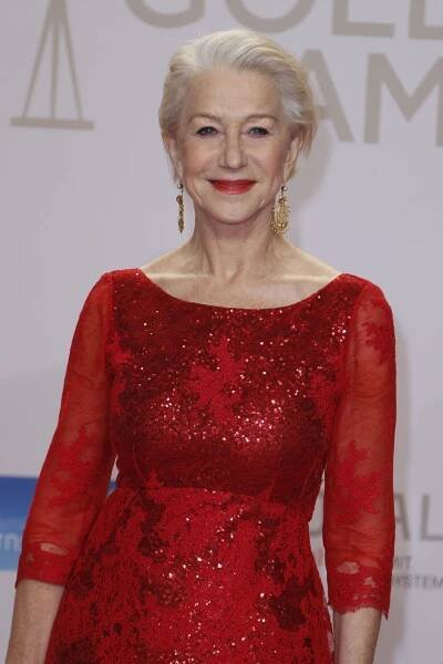 Helen-Mirren-Bra-Cleavage-Photos
