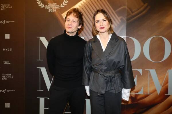 FOTO: Rebeka Poláková na premiéře. – stránka 13