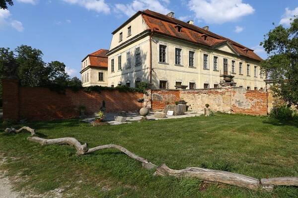 PODÍVEJTE SE: Se slámou si hrály nejen děti