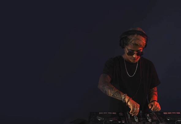 dj mixing music
