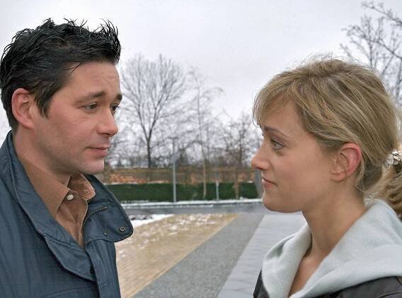 In aller Freundschaft - Verlockungen (S10E23) (2007)