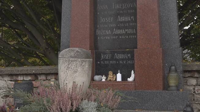 Vedení Kunovic s investicí nemělo problém, je totiž na svého rodáka pyšné a chce, aby místo jeho posledního odpočinku bylo důstojné.