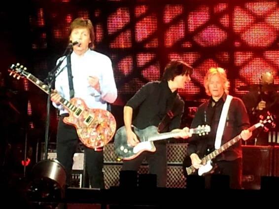 REPORT: McCartney boural sídlo královské rodiny i sekundoval u žádosti o ruku