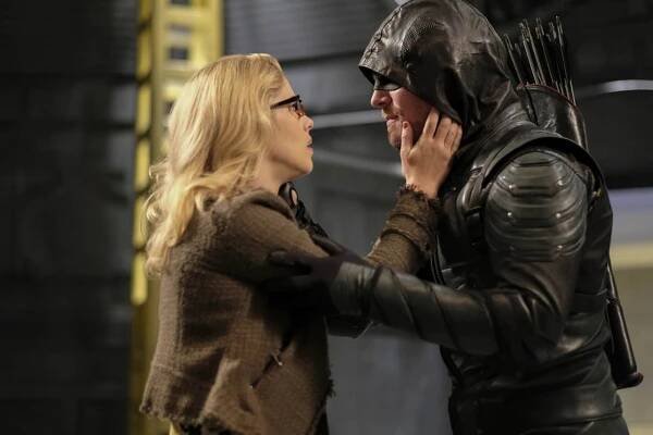 Stephen Amell and Emily Bett Rickards in Arrow (2012)