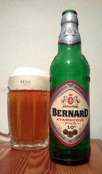 Bernard Kvasnicové pivo 10° (Rodinný pivovar v Humpolci (Bernard)) - světlé výčepní pivo - hodnocení piva