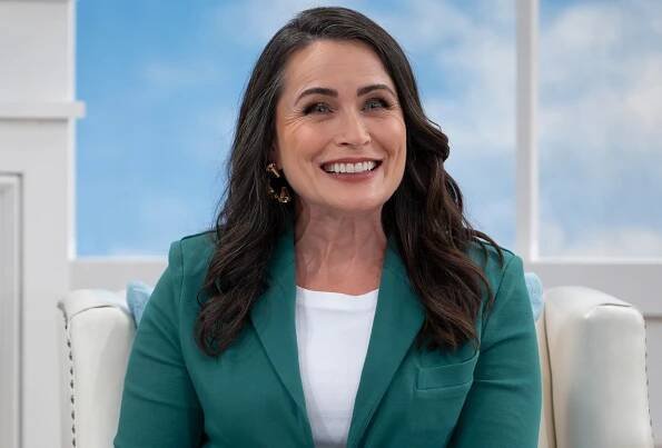 General Hospital Cast Rena Sofer Leaving As Lois Cerullo