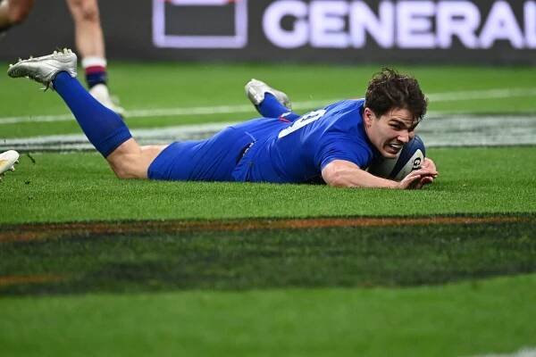 Tournoi des Six Nations : la France bat l'Angleterre (25-13) et réalise le Grand Chelem