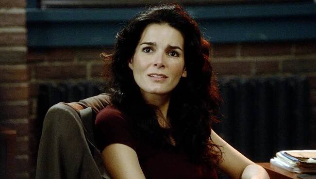 Rizzoli & Isles: Vraždy na pitevně - Poldové versus zombie (S07E03) (2016)
