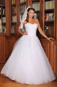 Luxusní svatební šaty | Svatební salón PARADA Choceň