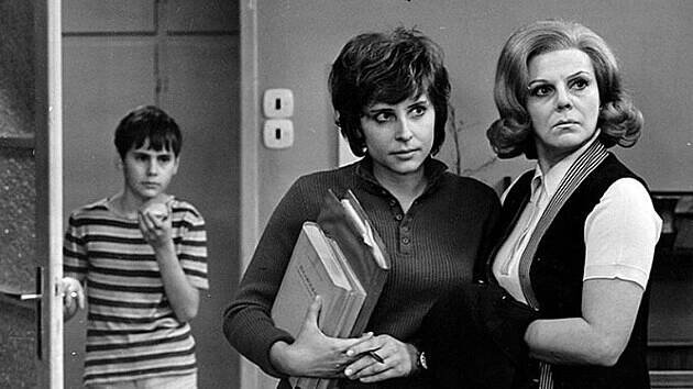 Antonín Navrátil, Blanka Lormanová a Slávka Budínová ve filmu Zlatá svatba (1972)