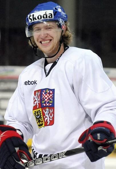 Hokejista Jakub Voráček: V USA má těhotnou ženu, v Praze líbá jinou