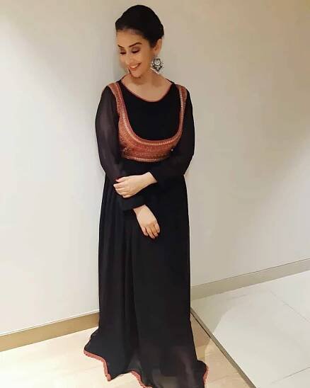 Manisha Koirala : Net Worth, Height, Weight, Age, Affairs, Wiki, Facts and Figures 2