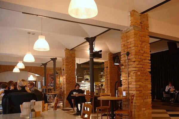Interiér lovosického Lovo Cafe.