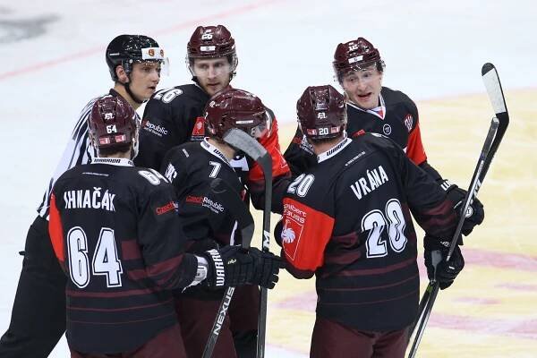 Sparta rozdrtila švédské HV 71 a je ve čtvrtfinále Ligy mistrů. Vítkovice prošly přes Liberec