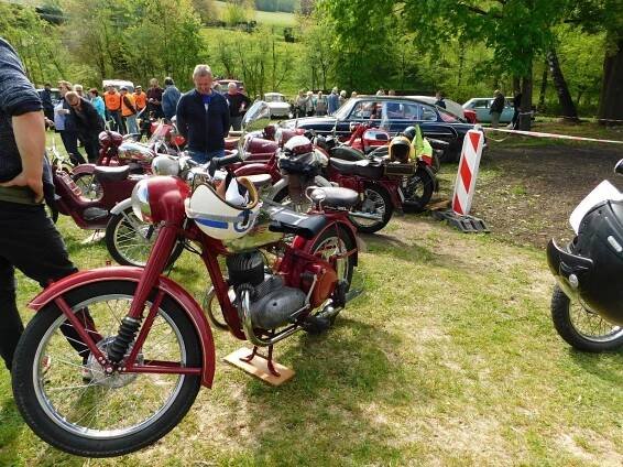 ČESKOVESKÝ OKRUH 2019 | Fotogalerie | Auto Moto Veterán Klub Česká Ves