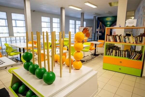 Budova Gymnázia a Obchodní akademie v Orlové bude mít novou střechu