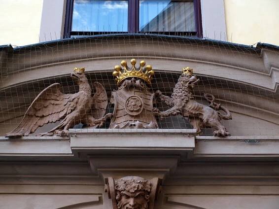 Soubor:Trauttmansdorffský palác - erb 1.JPG – Wikipedie