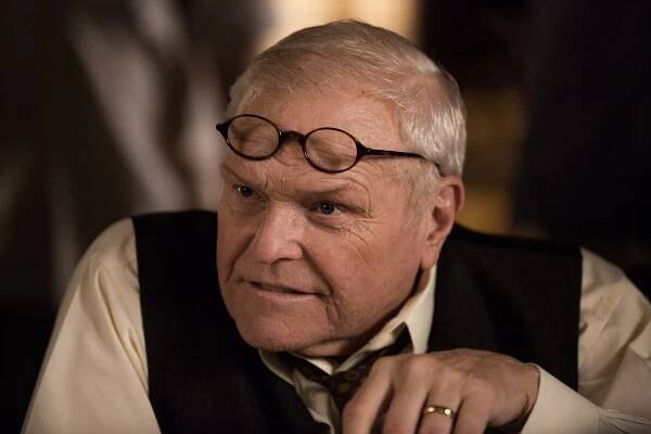 Public Morals - Family Is Family - Z filmu - Brian Dennehy