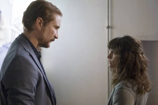 Joao Miguel and Bianca Comparato in "3%."
