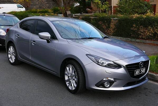 Soubor:2014 Mazda3 (BM) SP25 GT sedan (2015-06-03) 01.jpg